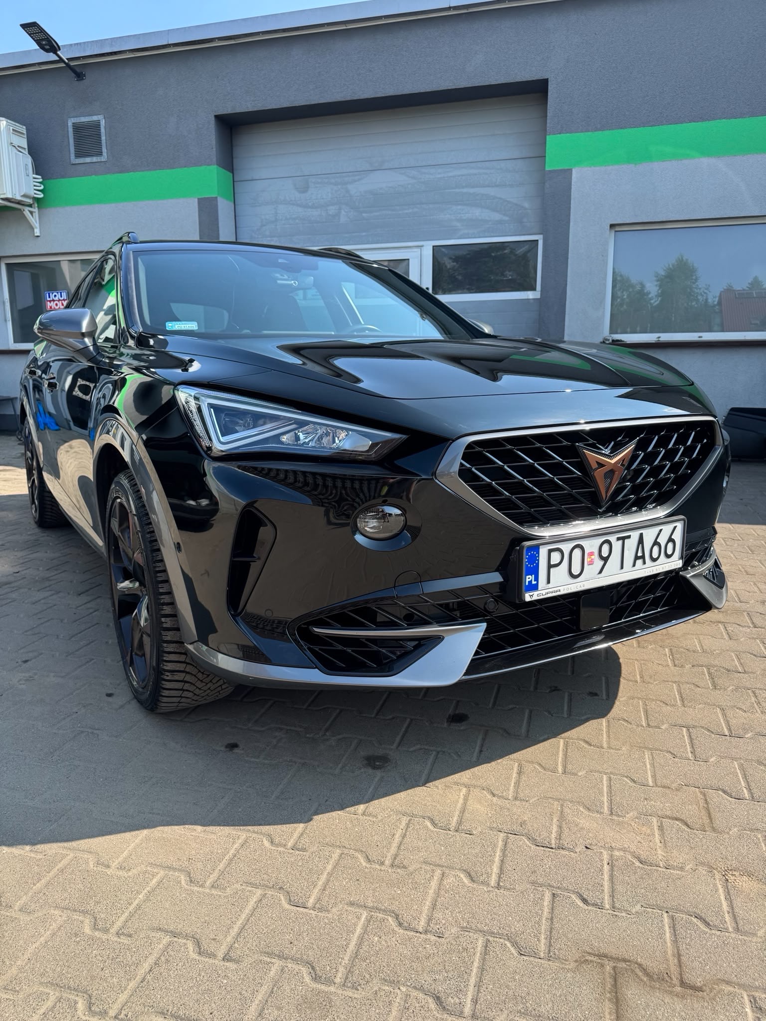 Żółte auto po pielęgnacji