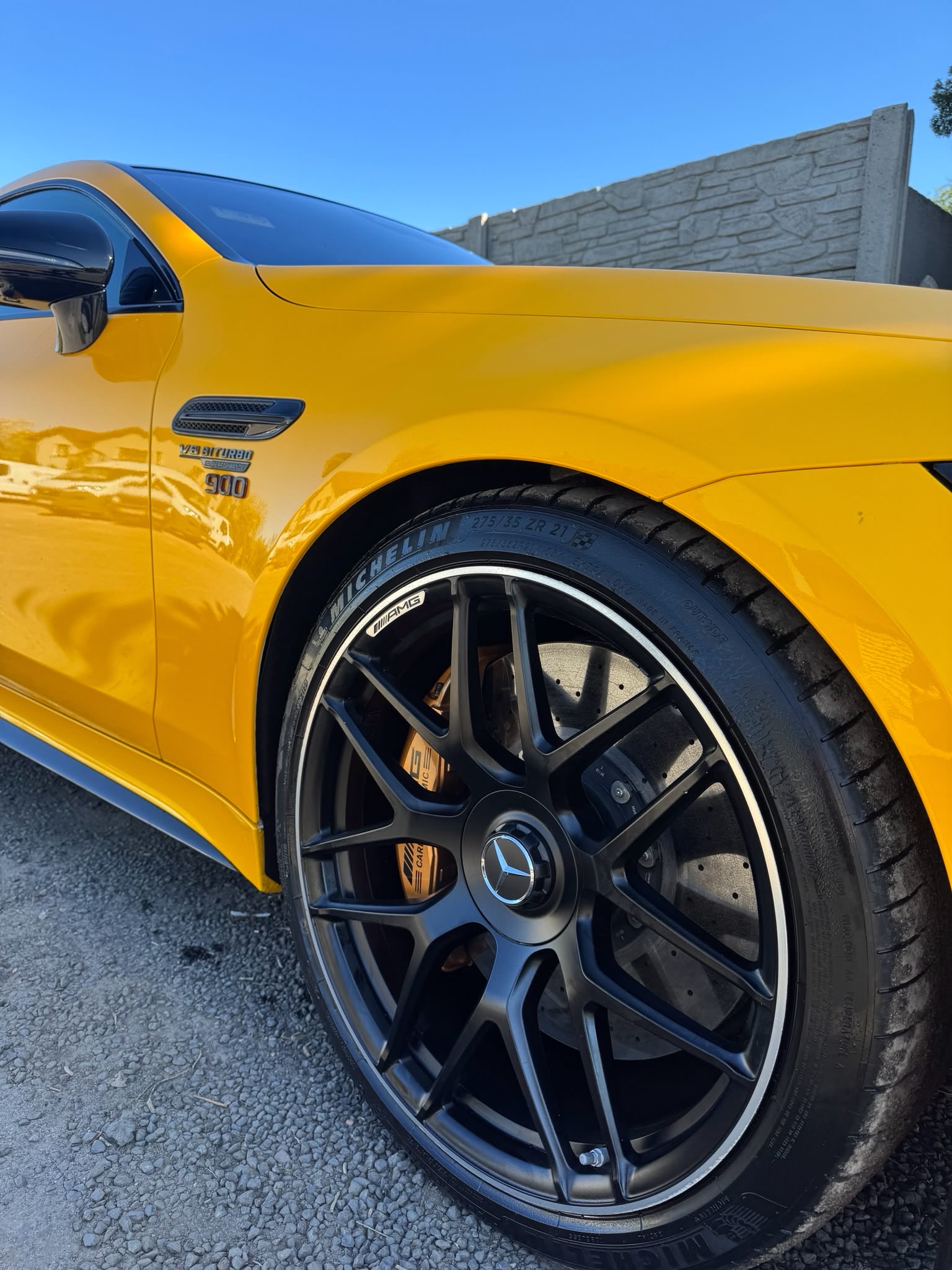 Detailing czerwonego auta