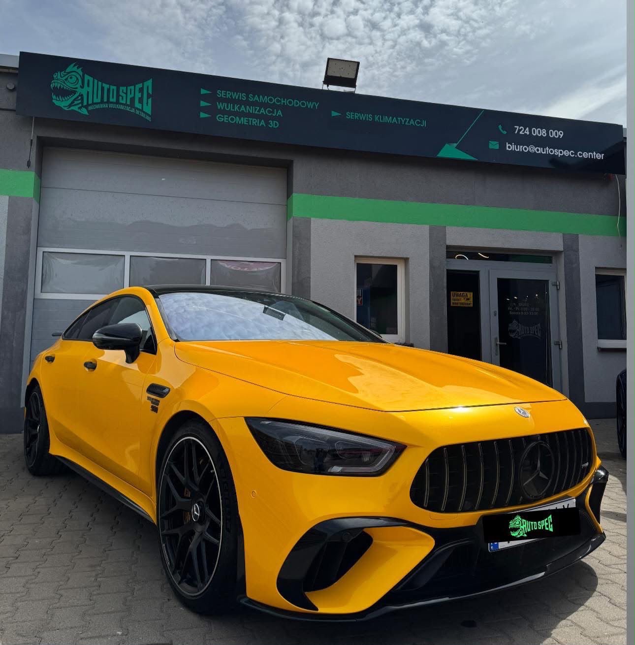 Czarne auto po pielęgnacji
